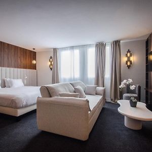 Suite 1 Room 1 Queen Bed
